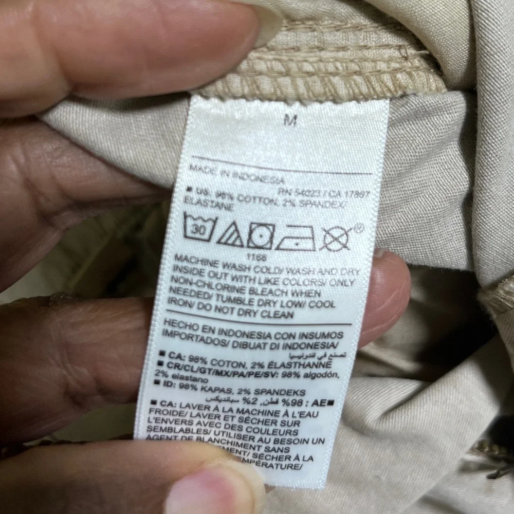 Old Navy Lightweight Khaki Shorts Medium - Picture 13 of 14